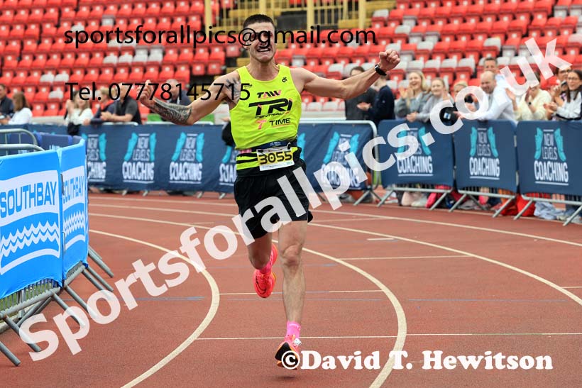 Gateshead Marathon, 2024 Gateshead Marathon, Half Marathon and 10k, Gateshead Stadium.  Photo: David T. Hewitson/Sports for All Pics